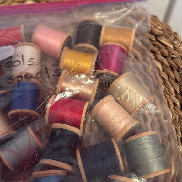 Vintage Assorted Sewing Thread Spools (some wooden spools) - Great Condition - Picture 10 of 10